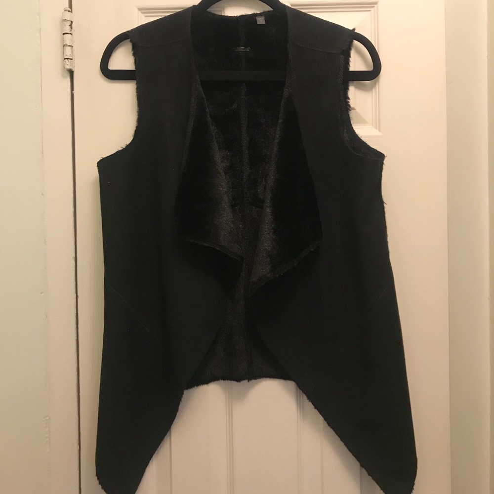 Guess faux suede and fur reversible vest. Black.